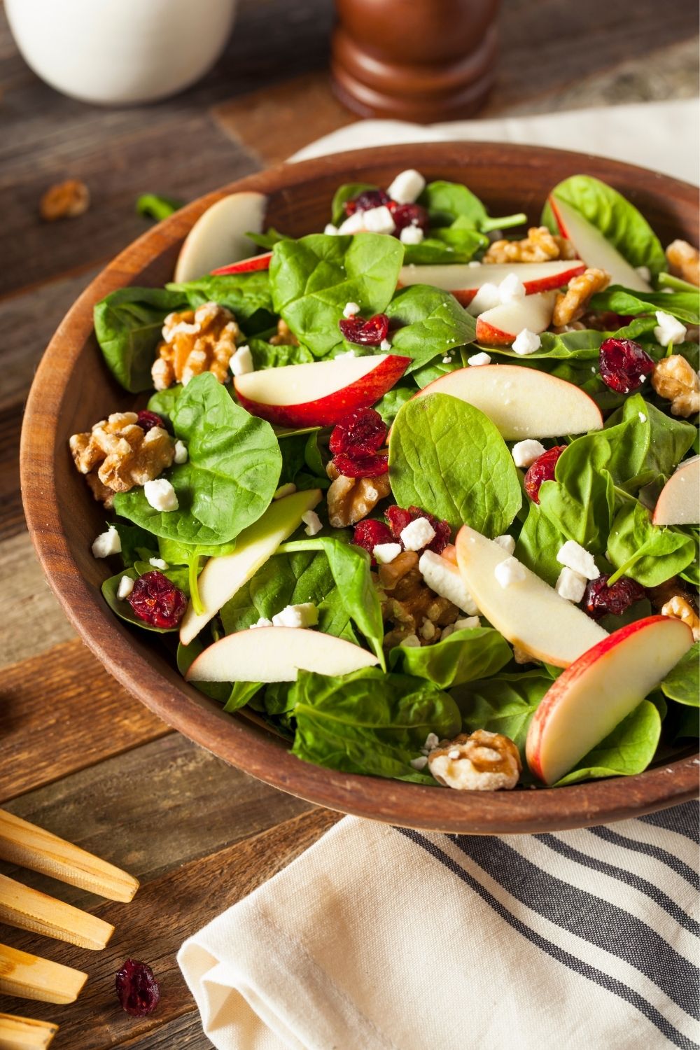 Spinach apple salad low in calories