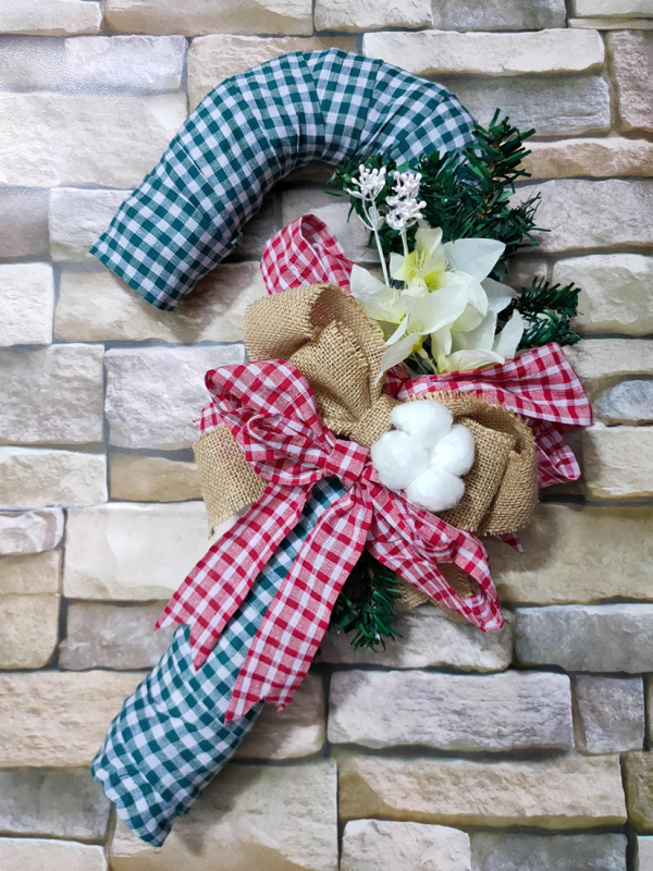 Handmade farmhouse Christmas candy cane wreath step by step 