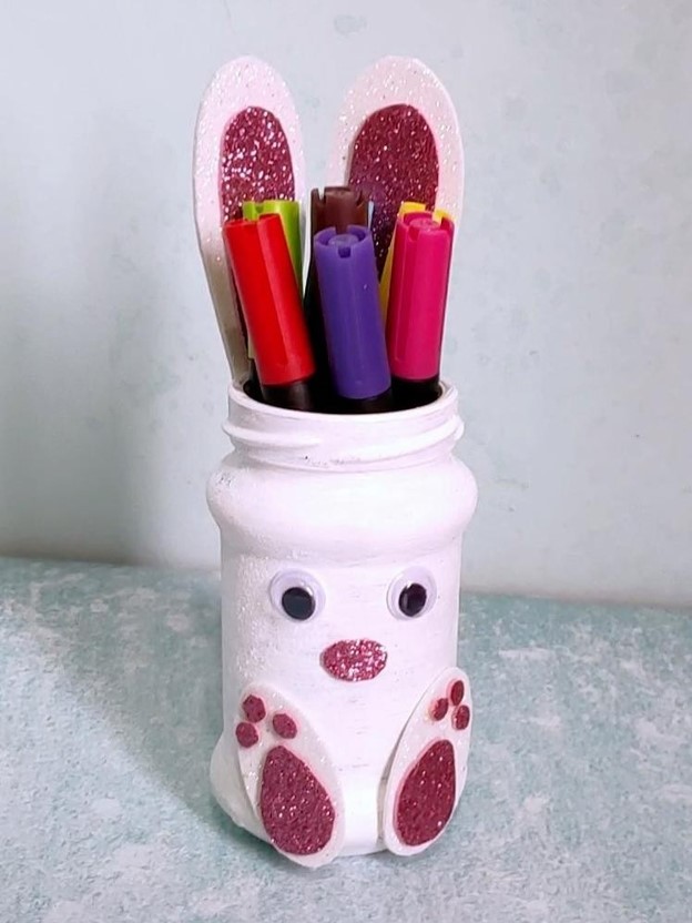 You can place pens or even sweets in the bunny mason jar 