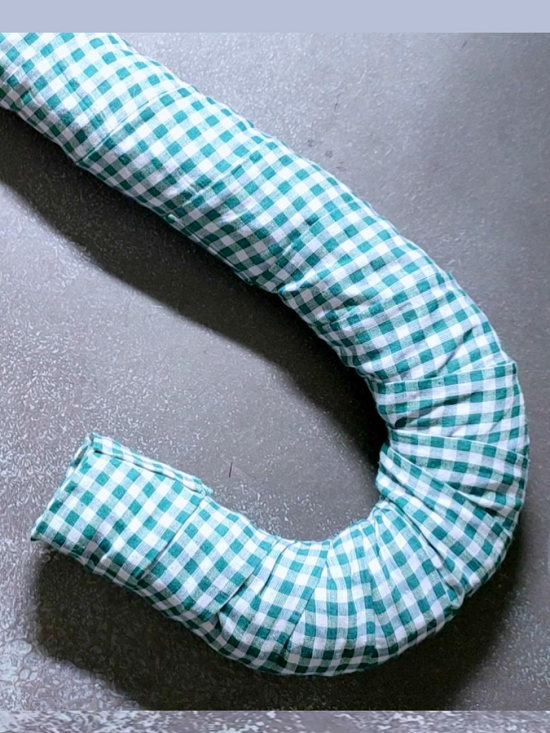 Your candy cane should look nice and neat when wrapped with the fabric